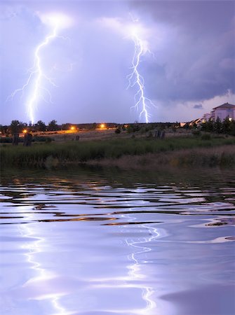 lightning on a thunderstorm in a park with cloudy sky Photographie de stock - Aubaine LD & Abonnement, Code: 400-05327227