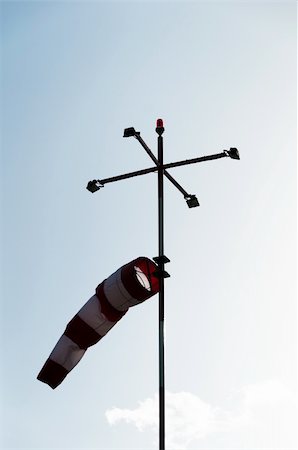 a red white striped wind gauge against cloudy sky Fotografie stock - Microstock e Abbonamento, Codice: 400-05327519