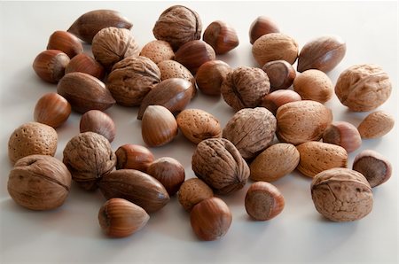 franky242 (artist) - assortment of several kind of nuts on white background Fotografie stock - Microstock e Abbonamento, Codice: 400-05327556