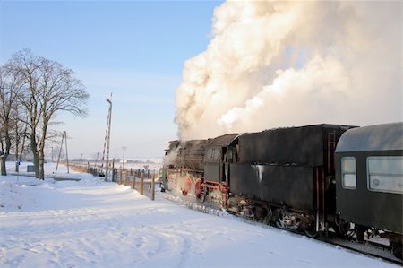 simsearch:400-07680071,k - Vintage steam train starting from the station, wintertime Photographie de stock - Aubaine LD & Abonnement, Code: 400-05328091
