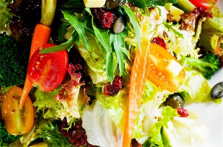 simsearch:400-04133788,k - fresh mixed vegetables salad extreme close up ,very healthy food Foto de stock - Super Valor sin royalties y Suscripción, Código: 400-05328458