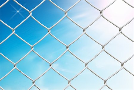 simsearch:6118-09059537,k - chain link fence see blue sky Stock Photo - Budget Royalty-Free & Subscription, Code: 400-05328576