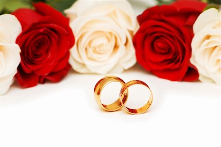 simsearch:400-05244104,k - Rose and wedding rings isolated on the white Stock Photo - Budget Royalty-Free & Subscription, Code: 400-05328787