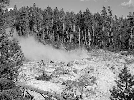 Smoky Geyser in the Yellowstone National Park Photographie de stock - Aubaine LD & Abonnement, Code: 400-05328859