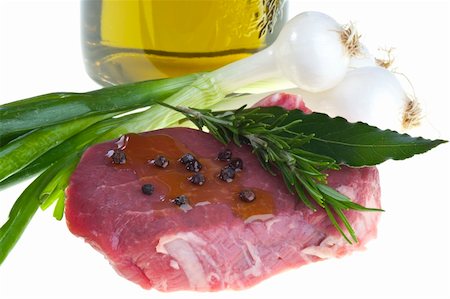 Fillet of beef with pepper and spices on white background Photographie de stock - Aubaine LD & Abonnement, Code: 400-05328934