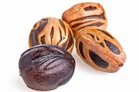 some whole nutmegs on white background Photographie de stock - Aubaine LD & Abonnement, Code: 400-05328938