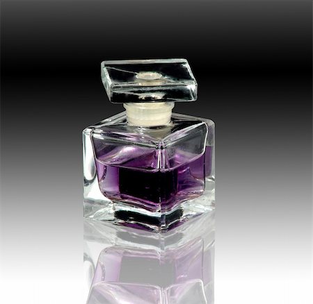 perfume bottle and mirror reflection Foto de stock - Royalty-Free Super Valor e Assinatura, Número: 400-05329289