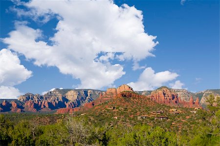 simsearch:400-08694885,k - View of red rocks and homes in Sedona, Arizona Photographie de stock - Aubaine LD & Abonnement, Code: 400-05329345