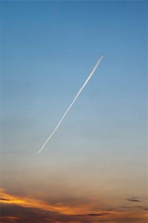 An image of a plane in the morning sky Foto de stock - Super Valor sin royalties y Suscripción, Código: 400-05320394