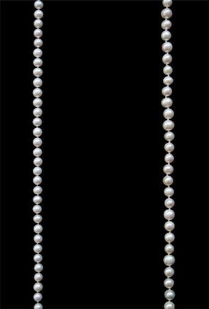 simsearch:400-07758089,k - White pearls on the black velvet background Photographie de stock - Aubaine LD & Abonnement, Code: 400-05320710