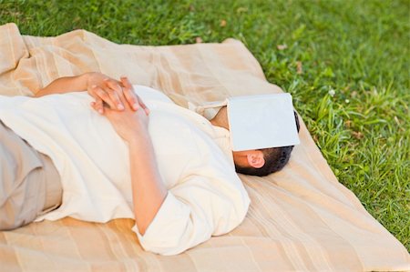 Man sleeping with his book Photographie de stock - Aubaine LD & Abonnement, Code: 400-05320740