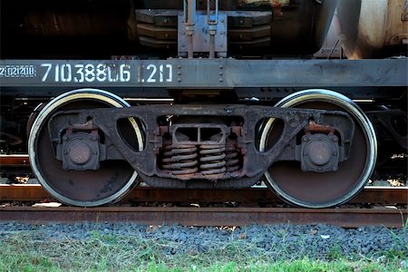 simsearch:400-07550750,k - rusty train wheels on rails. close-up Foto de stock - Super Valor sin royalties y Suscripción, Código: 400-05320780