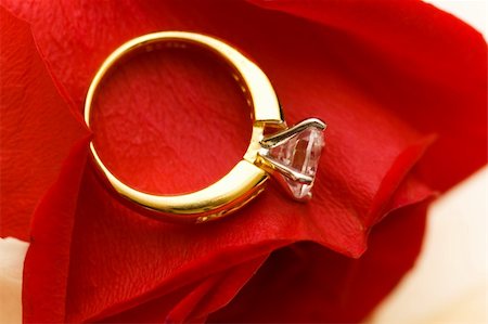 simsearch:400-05244104,k - Wedding ring on the petal of red rose Stock Photo - Budget Royalty-Free & Subscription, Code: 400-05320796