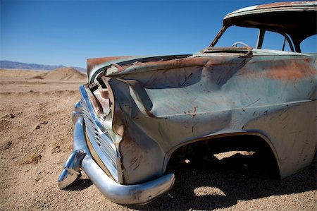 simsearch:400-05875359,k - Crashed Car Wreck in Desert of Namibia Photographie de stock - Aubaine LD & Abonnement, Code: 400-05321797