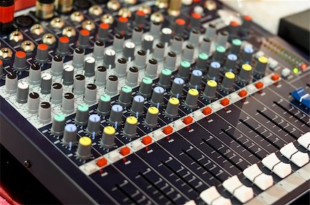 mixer buttons equipment in audio recording studio Foto de stock - Super Valor sin royalties y Suscripción, Código: 400-05322189