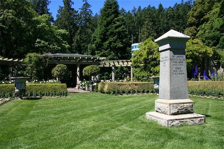 simsearch:400-04832119,k - Gardens at Hatley Castle on Vancouver Island in  Victoria, BC, Canada Foto de stock - Royalty-Free Super Valor e Assinatura, Número: 400-05322228