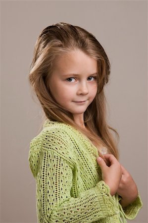 Little girl in green Photographie de stock - Aubaine LD & Abonnement, Code: 400-05322638