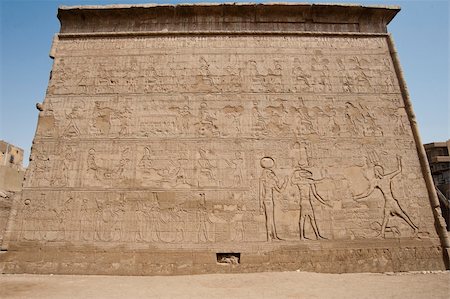 simsearch:400-05739807,k - Hieroglyphic carvings on a wall at the Egyptian Temple of Khnum in Esna Foto de stock - Super Valor sin royalties y Suscripción, Código: 400-05334128