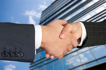 simsearch:400-07301842,k - closeup of business people shaking hands over a deal Fotografie stock - Microstock e Abbonamento, Codice: 400-05334320