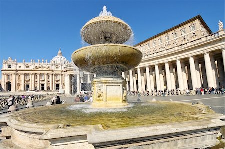 simsearch:400-07303541,k - The Saint Peter's Basilica in Vatican Stock Photo - Budget Royalty-Free & Subscription, Code: 400-05334350