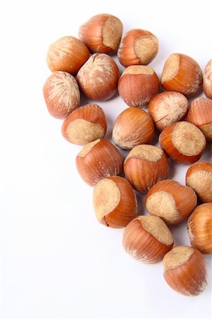 simsearch:400-05265990,k - hazelnuts lined with a heart on a white background Stock Photo - Budget Royalty-Free & Subscription, Code: 400-05334461