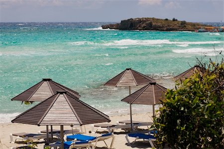 simsearch:400-07508735,k - Wooden umbrellas with sunbed on the beach in Cyprus Stockbilder - Microstock & Abonnement, Bildnummer: 400-05334619