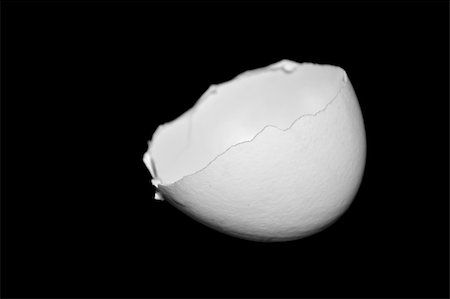 simsearch:400-06640932,k - The photo of eggshell on black background Stock Photo - Budget Royalty-Free & Subscription, Code: 400-05335587