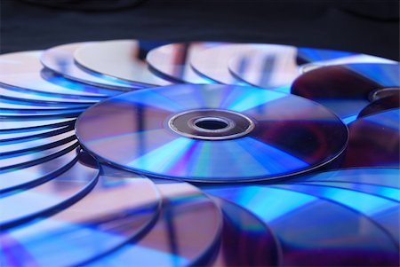 documentario - Blue reflection of cd's Fotografie stock - Microstock e Abbonamento, Codice: 400-05336034