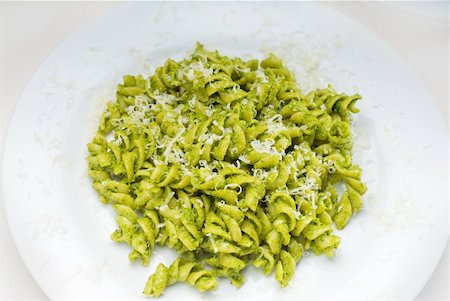 simsearch:400-07052367,k - italian fusilli pasta and fresh homemade  pesto sauce Foto de stock - Super Valor sin royalties y Suscripción, Código: 400-05336165