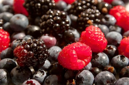 simsearch:700-01236730,k - Mixed raspberries, blueberries and blackberries background Stock Photo - Budget Royalty-Free & Subscription, Code: 400-05336352