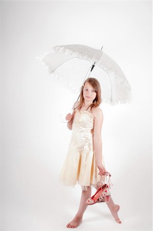 simsearch:400-06517383,k - Teenager girl with white umbrella in studio Fotografie stock - Microstock e Abbonamento, Codice: 400-05336874