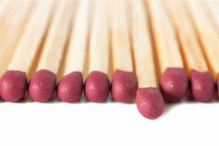 simsearch:400-04313927,k - Macro view of row of matches isolated over white Photographie de stock - Aubaine LD & Abonnement, Code: 400-05336887