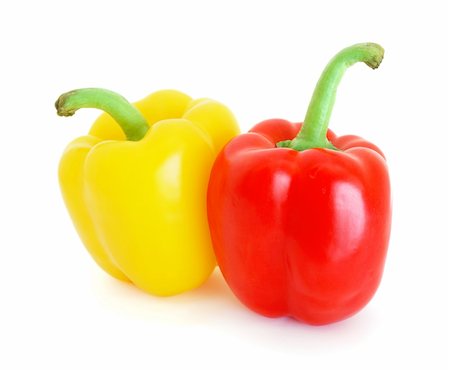 simsearch:400-06092107,k - Red and yellow bell peppers isolated on white background Fotografie stock - Microstock e Abbonamento, Codice: 400-05337408