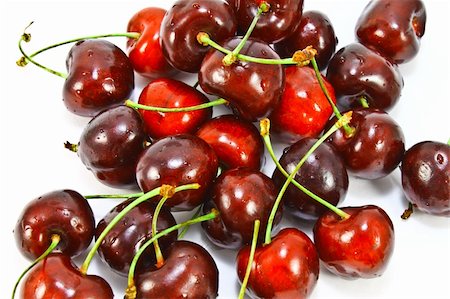 simsearch:400-04266671,k - Fresh ripe cherries isolated on white background Foto de stock - Super Valor sin royalties y Suscripción, Código: 400-05337646