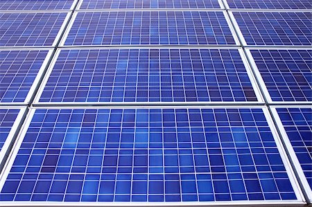 simsearch:400-04718323,k - Panels of solar collection cells fill the frame horizontal Stock Photo - Budget Royalty-Free & Subscription, Code: 400-05338051