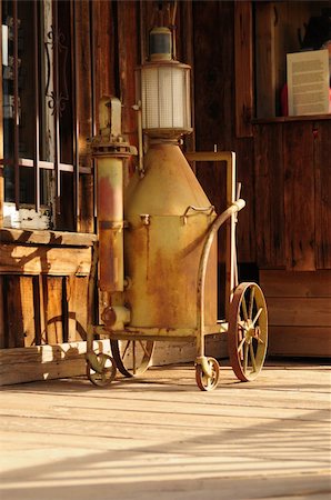 diomedes66 (artist) - Old mining lantern in a western ghost town Foto de stock - Royalty-Free Super Valor e Assinatura, Número: 400-05338228