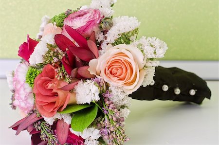 Wedding Bunch of flowers at white table Foto de stock - Super Valor sin royalties y Suscripción, Código: 400-05338652