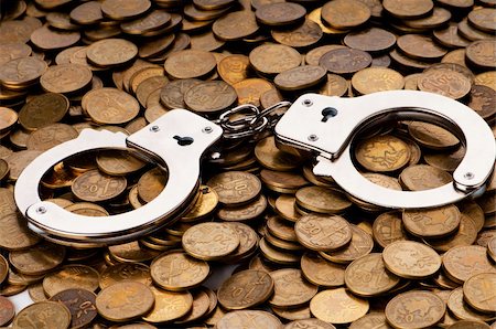 simsearch:400-05261100,k - Hand cuffs and coins as security concept Fotografie stock - Microstock e Abbonamento, Codice: 400-05338963