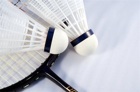 Badminton shuttlecock and racket concepts of sports Foto de stock - Super Valor sin royalties y Suscripción, Código: 400-05339844