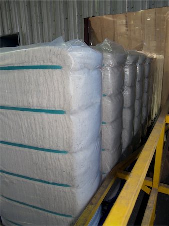 simsearch:400-04495929,k - Plastic Wrapped Cotton Bales in south Georgia. Photographie de stock - Aubaine LD & Abonnement, Code: 400-05330037