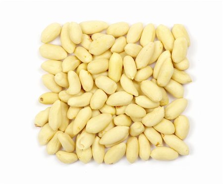 simsearch:400-04846153,k - peanuts isolated on white background Stock Photo - Budget Royalty-Free & Subscription, Code: 400-05330655