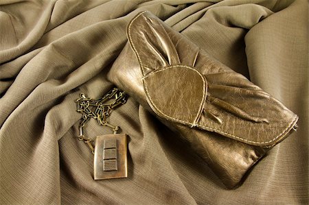 Elegant leather handbag and jewelry Foto de stock - Super Valor sin royalties y Suscripción, Código: 400-05332446
