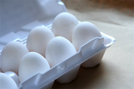 egypix (artist) - Bunch of eggs in the package on paper background Stockbilder - Microstock & Abonnement, Bildnummer: 400-05332644