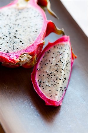 simsearch:400-04111300,k - Fresh, delicious pitahaya, dragon fruit. Studio shot. Foto de stock - Royalty-Free Super Valor e Assinatura, Número: 400-05332697