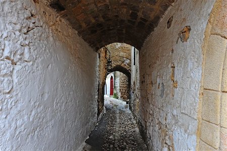 Narrow Alley With Old Buildings In Typical Greek City Stock Photo - Budget Royalty-Free & Subscription, Code: 400-05333360