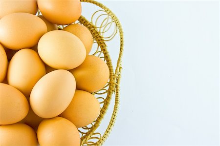 simsearch:400-04333980,k - Chicken eggs in a basket on white background Foto de stock - Super Valor sin royalties y Suscripción, Código: 400-05333522