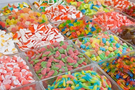 simsearch:400-06135772,k - Assorted multicolored and multishaped candies in the market Fotografie stock - Microstock e Abbonamento, Codice: 400-05344093