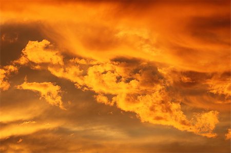simsearch:400-05026123,k - Impressive view from heaven with bright orange clouds Photographie de stock - Aubaine LD & Abonnement, Code: 400-05344195
