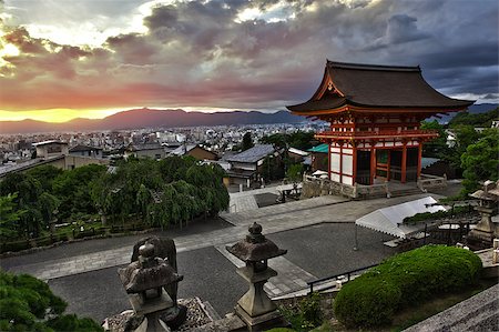 Beautiful dramatic sunset seen from the Kiyomizu-dera shrine above Kyoto, Japan. HDR Fotografie stock - Microstock e Abbonamento, Codice: 400-05344539