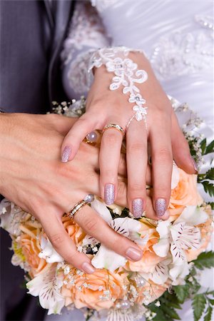 simsearch:400-04161888,k - Wedding rings and roses Fotografie stock - Microstock e Abbonamento, Codice: 400-05344728